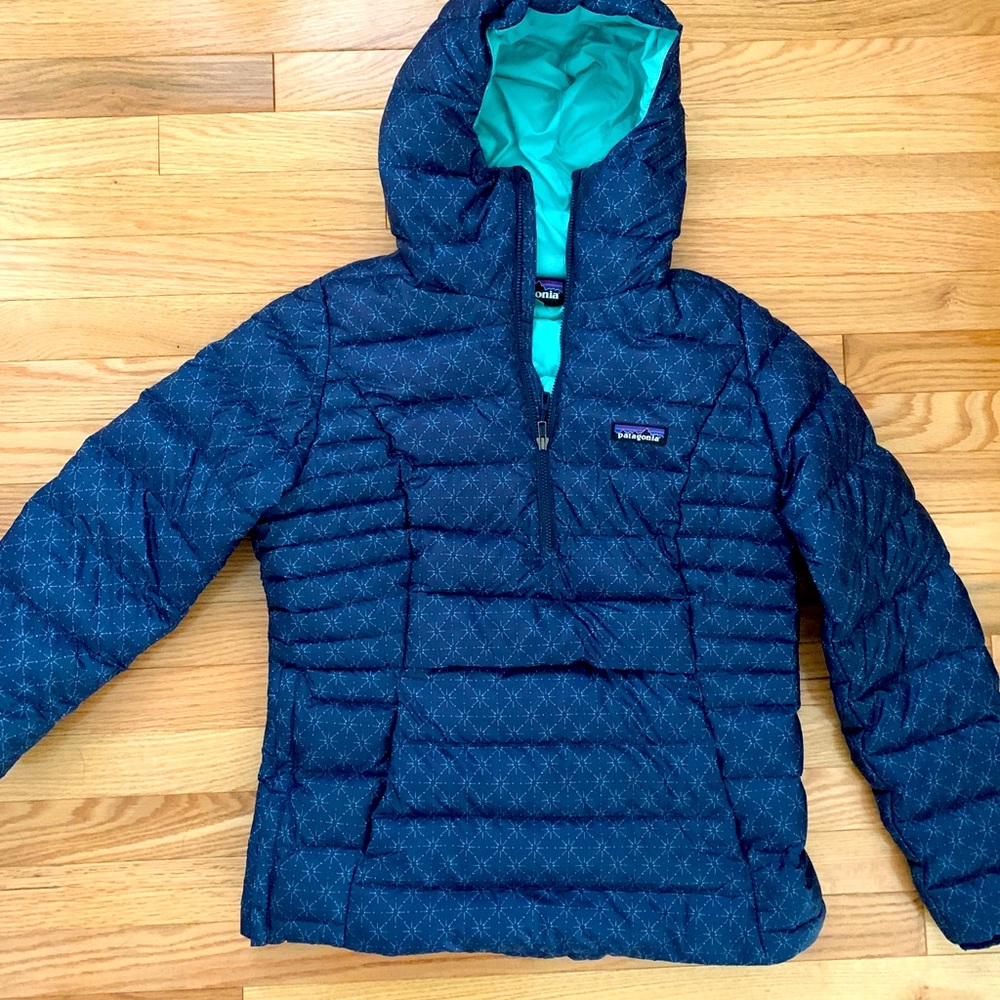 Patagonia hooded down sweater size small